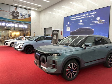 Loạt ô tô lỡ hẹn Việt Nam năm 2023: Hầu hết quanh tầm giá 1 tỉ đồng- Ảnh 5. Jaecoo 7 và Omoda 5 trưng bày tại Hà Nội - Ảnh: QUỐC MINH