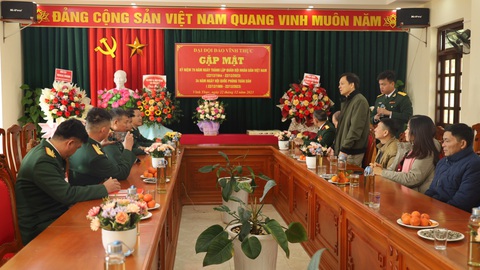 Than Hà Tu thăm hỏi, động viên cán bộ chiến sỹ Đại đội đảo Vĩnh Thực- Ảnh 1. Đ/c Nguyễn Việt Thanh, Bí thư Đảng ủy Công ty phát biểu chúc mừng cán bộ, chiến sỹ Đại đội đảo Vĩnh Thực nhân ngày thành lập QĐND Việt Nam 22-12