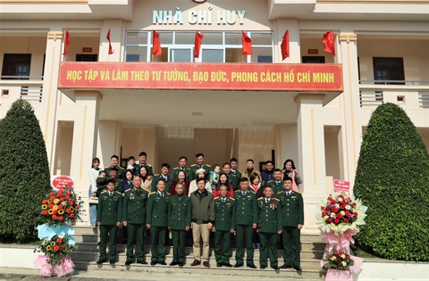 Than Hà Tu thăm hỏi, động viên cán bộ chiến sỹ Đại đội đảo Vĩnh Thực- Ảnh 3. Than Hà Tu thăm hỏi, động viên cán bộ chiến sỹ Đại đội đảo Vĩnh Thực- Ảnh 3.