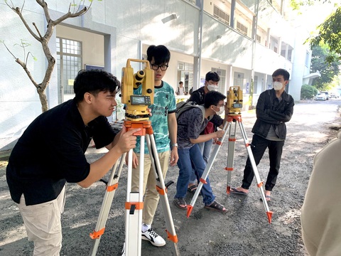 Sinh viên trường nào được ưu tiên tuyển dụng cao nhất?- Ảnh 1. Sinh viên tốt nghiệp từ Trường đại học Bách khoa TP.HCM được ưu tiên tuyển dụng cao nhất - Ảnh: TRẦN HUỲNH