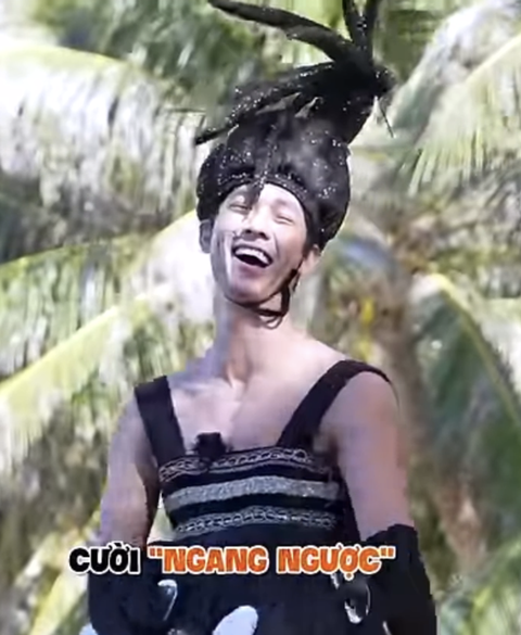 Song Luân, Anh Tú 'mếu máo' vì phải chọc cười 'vựa muối' showbiz- Ảnh 5. Cố gắng cười