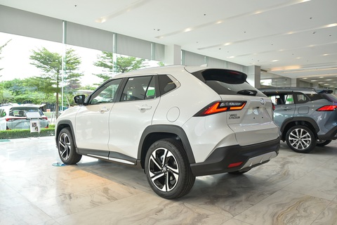 Loạt SUV mới, giá dưới 1 tỉ đồng ra mắt Việt Nam năm 2023: Mazda CX-5 nổi bật nhất- Ảnh 17. Toyota Yaris Cross có hai tùy chọn máy xăng 1.5L và hybrid xăng-điện 1.5L. Mẫu hybrid có mức tiêu thụ nhiên liệu chỉ khoảng 3,8 lít/100km, theo nhà sản xuất công bố - Ảnh: Đại lý Toyota/Facebook