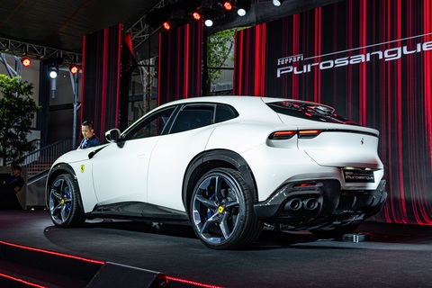 Loạt siêu xe, xe thể thao ra mắt Việt Nam 2023: Đắt nhất gần 40 tỉ đồng- Ảnh 10. Ferrari Purosangue sử dụng máy 6.5L hút khí tự nhiên, công suất 725 mã lực, mô-men xoắn 716 Nm. Đi kèm hộp số tự động ly hợp kép 8 cấp và hệ dẫn động bốn bánh. Thời gian tăng tốc 0-100km/h là 3,3 giây, đạt tốc độ tối đa 310km/h - Ảnh: HOÀNG DŨNG
