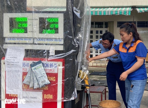 Cơ quan chức năng thường xuyên kiểm tra hoạt động kinh doanh xăng dầu - Ảnh: N.TRÍ Cơ quan chức năng thường xuyên kiểm tra hoạt động kinh doanh xăng dầu - Ảnh: N.TRÍ