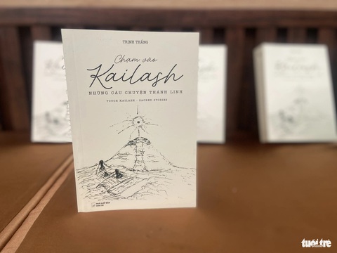 Cuốn sách Chạm vào Kailash - Những câu chuyện thánh linh của TS Trịnh Thắng - Ảnh: T.ĐIỂU Cuốn sách Chạm vào Kailash - Những câu chuyện thánh linh của tác giả Trịnh Thắng - Ảnh: T.ĐIỂU