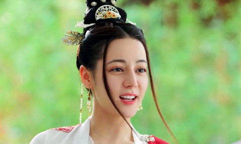 Phim cổ trang Trung Quốc xuống dốc không phanh, bị xem như phim rác- Ảnh 4. Địch Lệ Nhiệt Ba nhận đóng nhiều phim cổ trang nhưng thường bị chê bai về tạo hình, diễn xuất - Ảnh: Sina