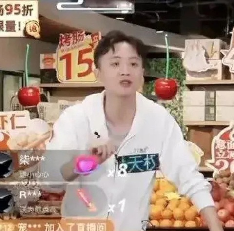 Chê khách nghèo, kênh livestream bay một lèo 700.000 lượt theo dõi- Ảnh 1. Chê khách nghèo, kênh bán hàng bay một lèo 700.000 người theo dõi.