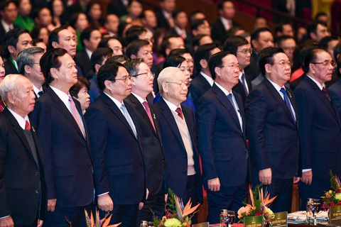 Tổng bí thư Nguyễn Phú Trọng đề nghị hỗ trợ vốn, kết nối thị trường cho nông dân- Ảnh 2. Tổng bí thư Nguyễn Phú Trọng cùng đại diện lãnh đạo, nguyên lãnh đạo Đảng, Nhà nước, Mặt trận Tổ quốc dự đại hội sáng 26-12 - Ảnh: NAM TRẦN