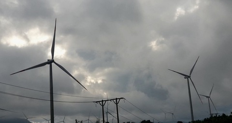 Lãnh đạo Quảng Trị nói sẽ xử lý hợp tình, hợp lý vụ trồng 21 trụ điện gió sai vị trí- Ảnh 2. Ngoài ra, hai dự án điện gió này còn được xác đinh chưa hoàn thành nhiều thủ tục - Ảnh: QUỐC NAM