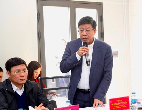 Bí thư Hà Nội yêu cầu vận chuyển cát làm đường vành đai 4 phải 'đúng điểm đi, điểm đến'- Ảnh 2. Ông Dương Đức Tuấn - phó chủ tịch UBND TP Hà Nội - Ảnh: NGUYỄN THÀNH
