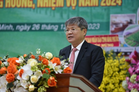 Vượt khó, 'anh cả' ngành cao su có doanh thu hàng chục nghìn tỉ đồng- Ảnh 3. Ông Trần Công Kha - bí thư Đảng ủy, chủ tịch HĐQT VRG - phát biểu tại hội nghị
