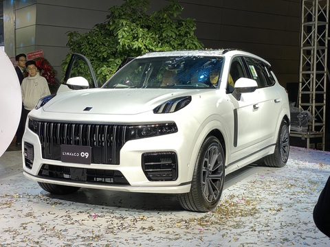Loạt thương hiệu ô tô lần đầu đến Việt Nam năm 2023- Ảnh 4. Hiện tại, Lynk & Co mới chỉ thuần bán và trưng bày xe tại Việt Nam - Ảnh: HOÀNG DŨNG