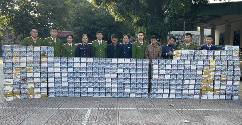 Nghệ An phá hai vụ nhập lậu pháo từ nước ngoài, giấu trong nhà hoang- Ảnh 1. Tang vật thu giữ hơn 1,9 tấn pháo tại Công an huyện Nghi Lộc, Nghệ An - Ảnh: Công an cung cấp