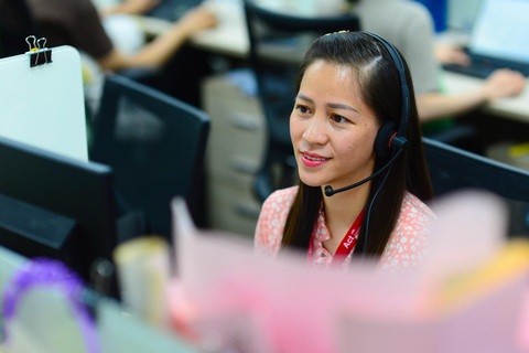 Dịch vụ chăm sóc khách hàng Việt Nam được công nhận tại châu Á - Thái Bình Dương- Ảnh 4. Nhân sự trung tâm chăm sóc khách hàng của DKSH giải đáp thắc mắc, nhu cầu từ khách hàng - Ảnh: Quang Định