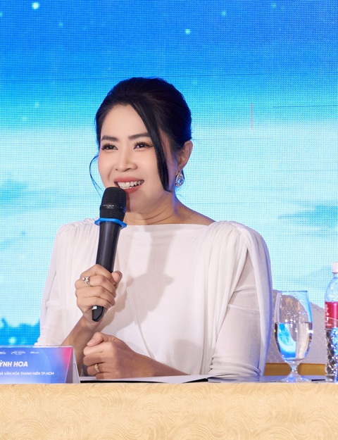 'Hai không' ở chung kết Hoa hậu Hoàn vũ Việt Nam 2023- Ảnh 3. Giám khảo - MC Bùi Quỳnh Hoa đánh giá việc thay thế ứng xử thành thuyết trình của top 2 là ý tưởng hay