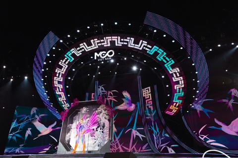 Sân khấu Miss Cosmo Vietnam 2023 được chú trọng đầu tư - Ảnh: KIẾNG CẬN TEAM Sân khấu Miss Cosmo Vietnam 2023 được chú trọng đầu tư - Ảnh: KIẾNG CẬN TEAM