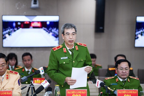Chủ tịch Vạn Thịnh Phát 'rửa tiền' thông qua đầu tư bất động sản, chuyển tiền ra nước ngoài- Ảnh 2. Thiếu tướng Nguyễn Văn Thành - cục phó C03 - thông tin về kết quả điều tra giai đoạn 2 vụ Vạn Thịnh Phát - Ảnh: NAM TRẦN