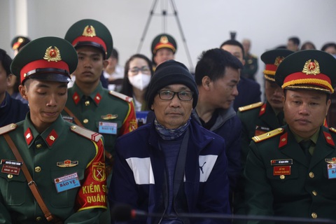 Hình ảnh Phan Quốc Việt lần đầu tiên hầu tòa- Ảnh 2. Bị cáo Trịnh Thanh Hùng - cựu vụ phó Vụ Khoa học và Công nghệ các ngành kinh tế - kỹ thuật (Bộ Khoa học và Công nghệ)