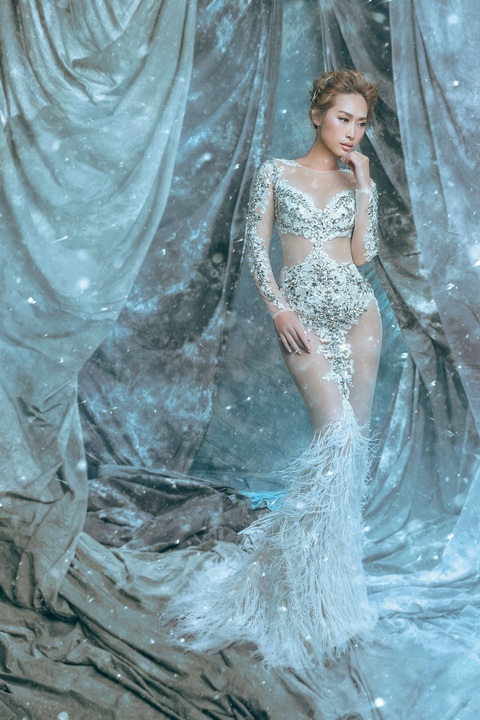 Quỳnh Thy hóa nữ thần mùa đông với váy xuyên thấu sexy- Ảnh 7. Quỳnh Thy tiết lộ hơn 20 năm nay cô duy trì thói quen ăn uống lành mạnh, tập thể dục thể thao đều đặn để giữ sức khỏe và hình thể.