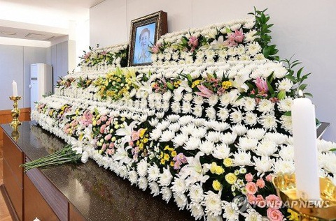 Hình ảnh bên trong tang lễ của nam diễn viên Lee Sun Kyun. Ảnh: Yonhap News Hình ảnh bên trong tang lễ của nam diễn viên Lee Sun Kyun - Ảnh: Yonhap News