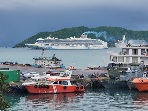 Cảng du lịch quốc tế Nha Trang xuống cấp nghiêm trọng, cần tạm dừng để sửa chữa- Ảnh 1. Một góc cảng Nha Trang - Ảnh: TRẦN HƯỚNG