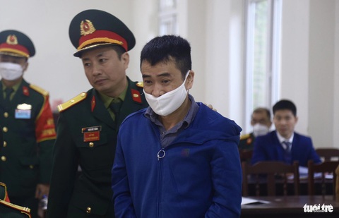 Phan Quốc Việt và 4 cựu sĩ quan hầu tòa trong vụ Việt Á- Ảnh 1. Phan Quốc Việt đến tòa ngày 27-12. Đây là lần đầu tiên Phan Quốc Việt có mặt ở tòa kể từ khi xảy ra vụ Việt Á - Ảnh: DANH TRỌNG