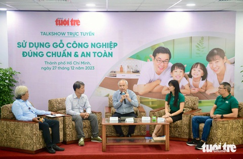 Dùng gỗ công nghiệp an toàn, tránh sinh bệnh ngay trong nhà- Ảnh 1. Sử dụng đồ gỗ công nghiệp an toàn, đạt chuẩn giúp bảo vệ sức khỏe người tiêu dùng, hạn chế tác động môi trường - Ảnh: QUANG ĐỊNH