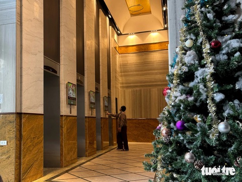 Thang máy một chung cư liên tục ‘rơi tự do’, cư dân bất an- Ảnh 3. Khu vực thang máy chung cư Eco Lake View Đại Từ - Ảnh: PHẠM TUẤN