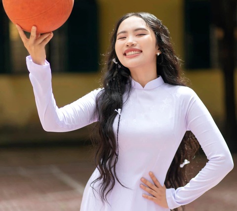 Phương Mỹ Chi luôn năng động trong các hoạt động của trường, của lớp - Ảnh: NVCC Phương Mỹ Chi và các bài hát của nữ ca sĩ giành tổng cộng bảy đề cử tại Làn sóng xanh 2023 - Ảnh: NVCC
