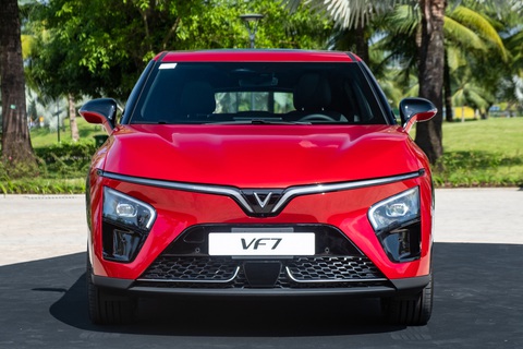 Loạt SUV mới, giá dưới 1 tỉ đồng ra mắt Việt Nam năm 2023: Mazda CX-5 nổi bật nhất- Ảnh 6. So với mẫu xe đồng hạng VF e34, VF 7 dài hơn 245mm, rộng hơn 122mm, cao hơn 22mm, chiều dài cơ sở lớn hơn 230mm. Xe sở hữu ngôn ngữ thiết kế