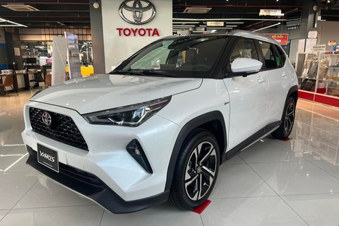 Loạt xe hybrid ra mắt Việt Nam năm 2023: Không có giá dưới 700 triệu đồng- Ảnh 3. Toyota Yaris Cross hybrid dùng động cơ xăng 1.5L công suất 90 mã lực, mô-men xoắn 121Nm, với mô-tơ điện công suất 79 mã lực, mô-men xoắn 141Nm, hộp số vô cấp. Mức tiêu thụ nhiên liệu trung bình 3,8 lít/100km - Ảnh: Đại lý Toyota/Facebook
