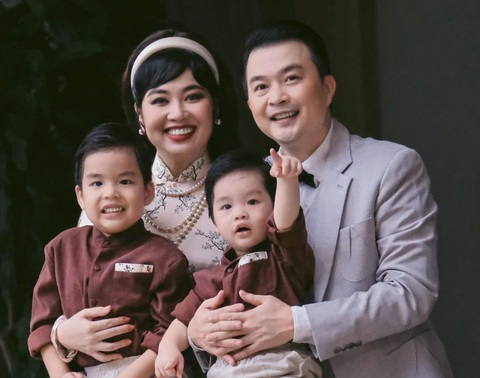 Gia đình Lê Khánh ngoài đời - Ảnh: FBNV Gia đình Lê Khánh ngoài đời - Ảnh: FBNV