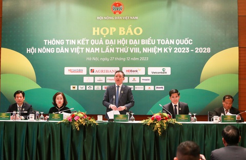 Nông dân có thể phản ánh qua app Nông dân Việt Nam- Ảnh 1. Ông Lương Quốc Đoàn - chủ tịch Hội Nông dân Việt Nam - chủ trì họp báo thông tin kết quả đại hội - Ảnh: C.TUỆ