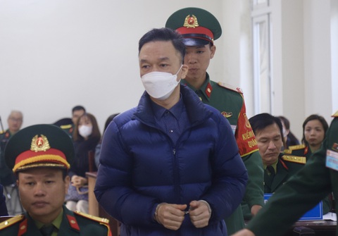 Phan Quốc Việt: Việt Á là doanh nghiệp 'hàng đầu về sản xuất kit test'- Ảnh 3. Bị cáo Hồ Anh Sơn đến tòa - Ảnh: DANH TRỌNG