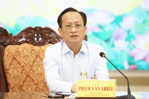 Chủ tịch Bạc Liêu: Tính đúng, tính đủ cho dân thì không có thưa kiện- Ảnh 2. Ông Phạm Văn Thiều phát biểu tại buổi họp báo - Ảnh: CHÍ QUỐC