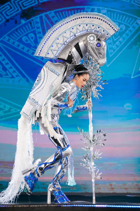 Top trang phục dân tộc ấn tượng nhất Miss Cosmo Vietnam- Ảnh 8. Lê Ngọc Phương Thảo có màn trình diễn cảm xúc bộ trang phục 'Gióng'