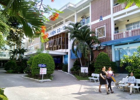 Vì sao Bệnh viện 22-12 ở Nha Trang phải chuyển sang bệnh viện dân y?- Ảnh 1. Một khu của Bệnh viện 22-12 tại đường Nguyễn Thiện Thuật, TP Nha Trang (Khánh Hòa) - Ảnh: PHAN SÔNG NGÂN