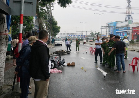 Quen nhau qua nhóm trên mạng, rủ nhau đi cướp ngân hàng- Ảnh 2. Hiện trường vụ cướp ngân hàng tại Đà Nẵng - Ảnh: ĐOÀN CƯỜNG