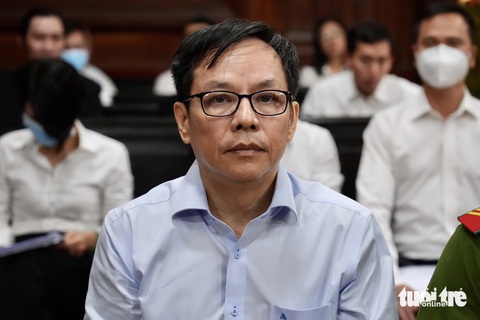 Viện kiểm sát 'bất ngờ vì ông Diệp Dũng và các đồng phạm nhận tội'- Ảnh 1. Ông Diệp Dũng bị đề nghị mức án từ 10 - 11 năm tù - Ảnh: HỮU HẠNH