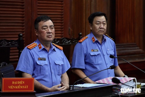 Viện kiểm sát 'bất ngờ vì ông Diệp Dũng và các đồng phạm nhận tội'- Ảnh 2. Đại diện viện kiểm sát tại tòa - Ảnh: HỮU HẠNH
