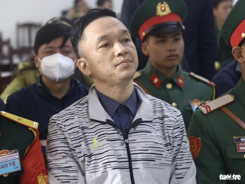 'Gian dối của cựu thượng tá Sơn là cơ sở tiên quyết để Việt Á được Bộ Y tế cấp phép'- Ảnh 2. Bị cáo Hồ Anh Sơn - Ảnh: DANH TRỌNG