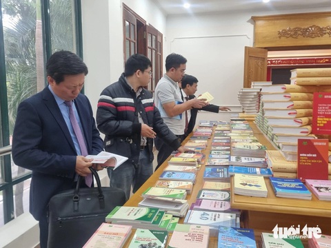 15 năm, đề án đã trang bị hơn 500 cuốn sách với hơn 14 triệu bản sách hữu ích cho các xã, phương, thị trấn - Ảnh: T.ĐIỂU 15 năm, đề án đã trang bị hơn 500 cuốn sách với hơn 14 triệu bản sách hữu ích cho các xã, phường, thị trấn - Ảnh: T.ĐIỂU