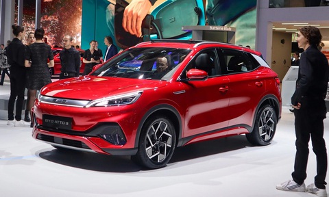 BYD sắp vượt mặt Tesla, trở thành hãng xe bán nhiều ô tô điện nhất thế giới- Ảnh 4. BYD Atto 3 bán ở cả thị trường nước ngoài - Ảnh: Jalopnik