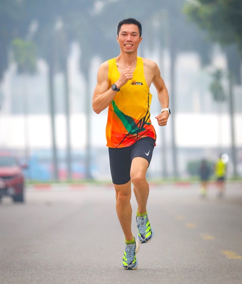 Anh Đào Bá Tuân chuẩn bị hoàn thành thử thách cá nhân chạy mỗi ngày 21km liên tục trong 365 ngày - Ảnh: NVCC Anh Đào Bá Tuân chuẩn bị hoàn thành thử thách cá nhân chạy mỗi ngày 21km liên tục trong 365 ngày - Ảnh: NVCC