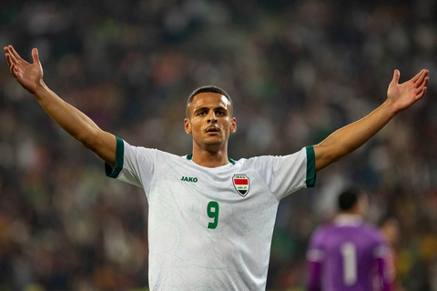 Tuyển Iraq triệu tập 12 cầu thủ thi đấu châu Âu dự Asian Cup 2023- Ảnh 1. Ali Al-Hamadi là tiền đạo quen thuộc trong đội hình Iraq - Ảnh: ATHLETICS