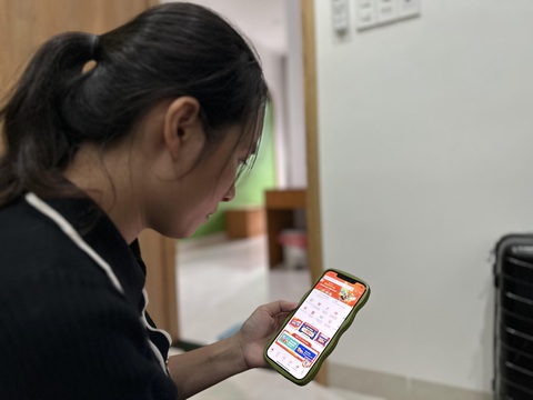 Chỉ 1 tháng, người Việt chi hơn 31.000 tỉ đồng mua sắm trên các sàn thương mại điện tử- Ảnh 1. Người Việt mua sắm nhiều trên các sàn thương mại điện tử trong tháng 11 vào dịp cuối năm và mua nhiều trên Shopee - Ảnh: THẢO THƯƠNG