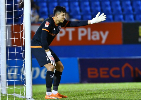Ai có thể thay Văn Lâm ở đội tuyển Việt Nam?- Ảnh 2. Minh Toàn chơi xuất sắc sau 8 vòng V-League - Ảnh: QUANG THỊNH