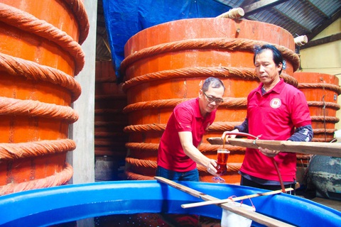 Nước mắm Đại Đức đóng chai để xuất ra thị trường Tết Nguyên đán Giáp Thìn 2024 - Ảnh: CHÍ CÔNG Nước mắm Đại Đức đóng chai để xuất ra thị trường Tết Nguyên đán Giáp Thìn 2024 - Ảnh: CHÍ CÔNG