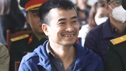 Sáng nay 3-1, 38 bị cáo ra tòa trong đại án Việt Á- Ảnh 6. Tổng giám đốc Việt Á Phan Quốc Việt tại phiên tòa của Tòa án Quân sự thủ đô Hà Nội cuối tháng 12-2023 - Ảnh: DANH TRỌNG