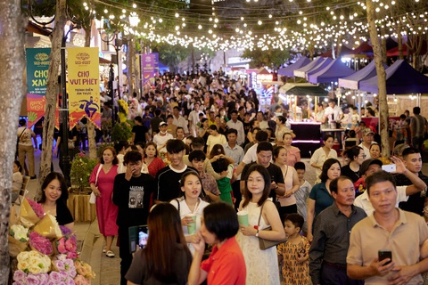 Phú Quốc đón năm mới bằng Countdown và pháo hoa hoành tráng tại Sunset Town- Ảnh 3. Phú Quốc đón năm mới bằng Countdown và pháo hoa hoành tráng tại Sunset Town- Ảnh 3.